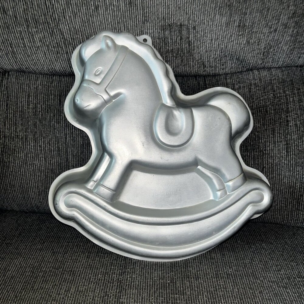 WILTON ROCKING HORSE CAKE PAN